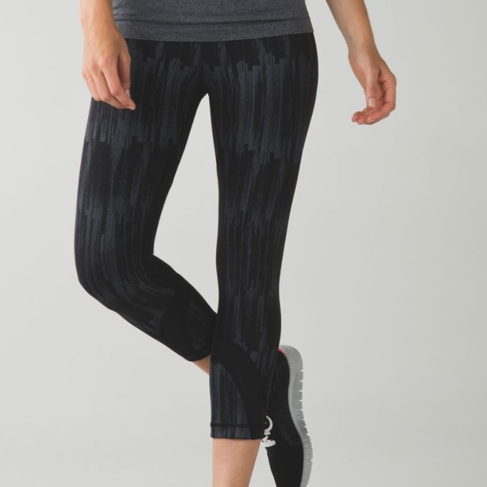 Lululemon Run Inspire Crop II Luxtreme Scratch